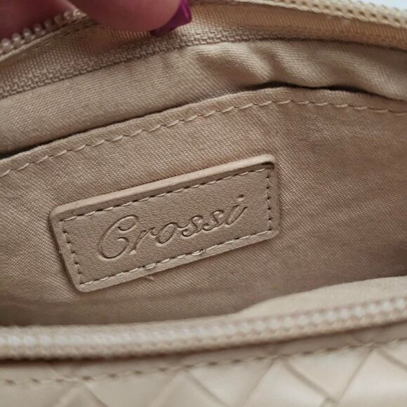 Crossi Nude/Cream colored crossbody bag with gold chain strap - Picture 4 of 4
